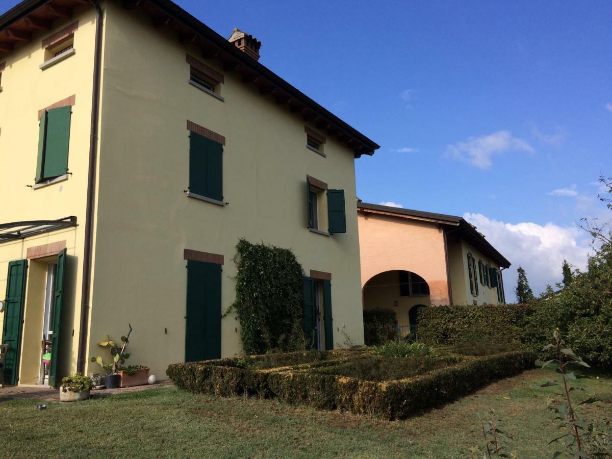 Il Giardino B&B กาสเตลเวโตร ดิ โมเดนา ภายนอก รูปภาพ